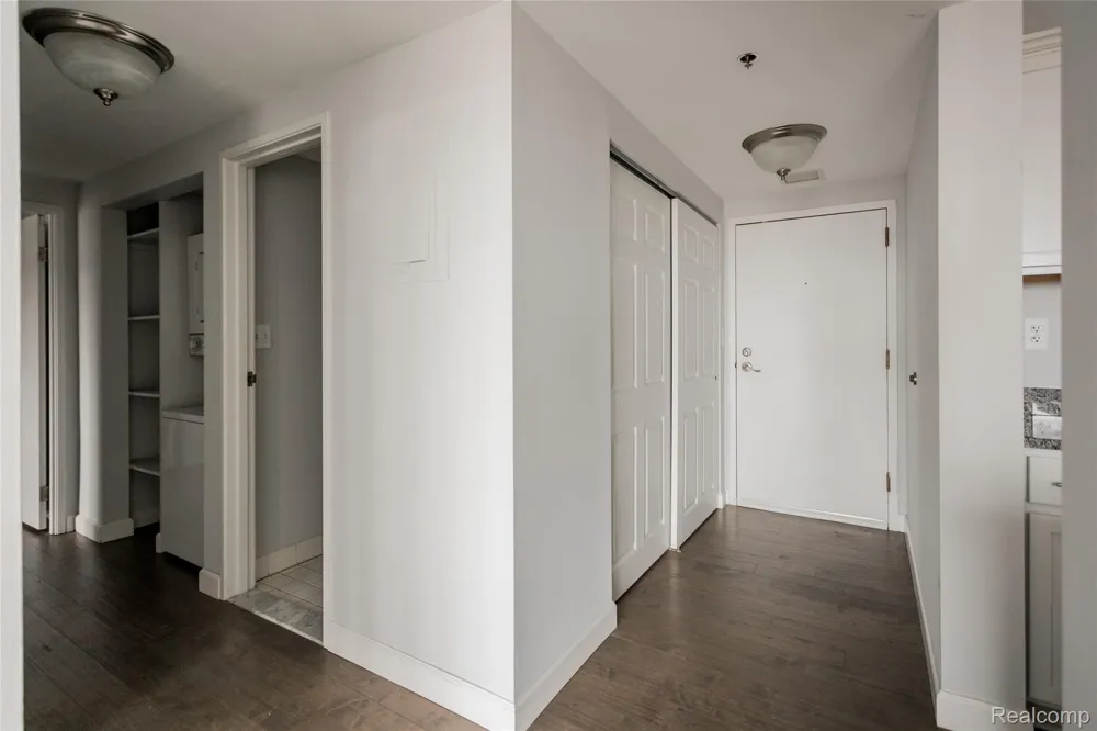 250 E Harbortown Drive #508 Detroit City, MI 48207