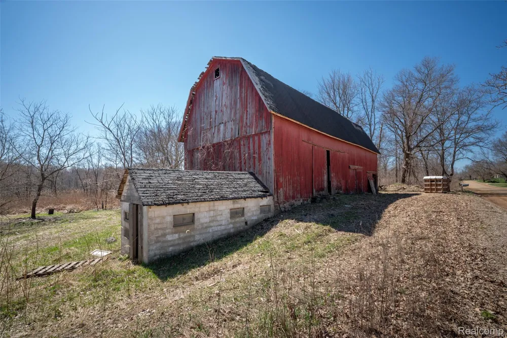 825 W Rose Center Road Holly Township, MI 48442