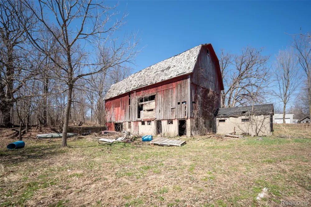 825 W Rose Center Road Holly Township, MI 48442