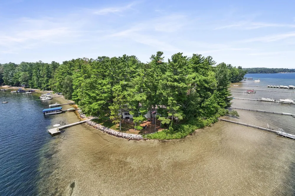 620 Lakewood Road Long Lake Township, MI 49685