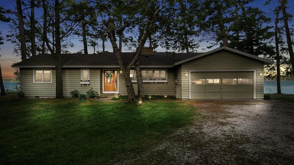 620 Lakewood Road Long Lake Township, MI 49685