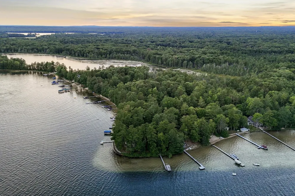 620 Lakewood Road Long Lake Township, MI 49685