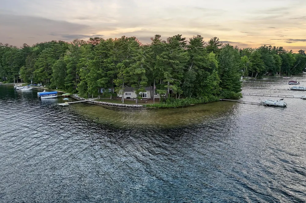 620 Lakewood Road Long Lake Township, MI 49685