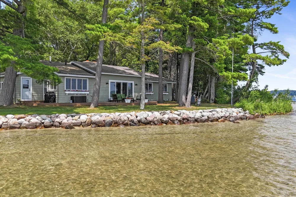 620 Lakewood Road Long Lake Township, MI 49685