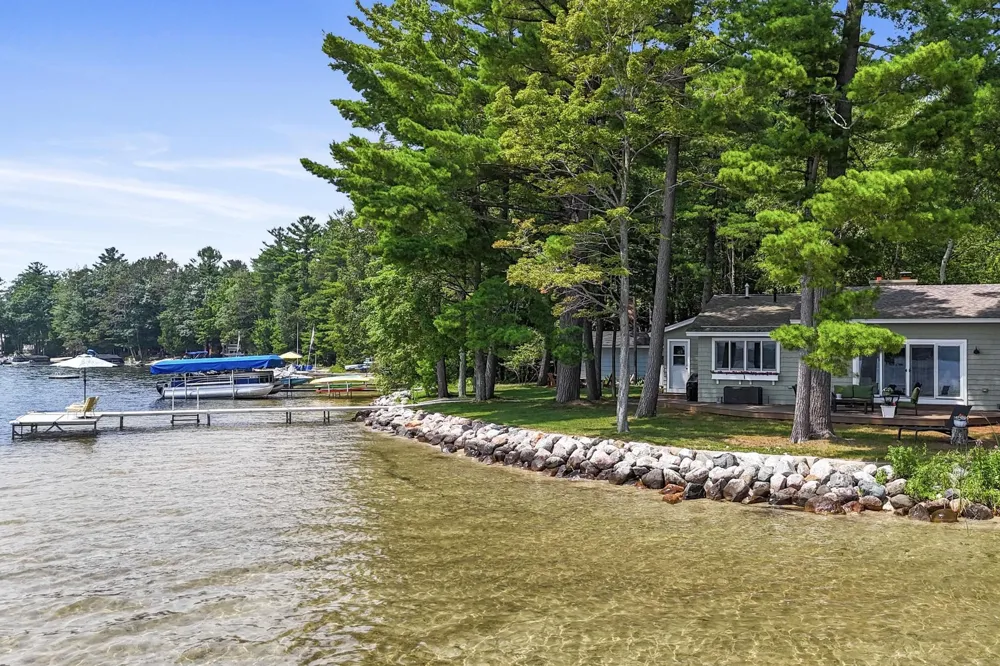 620 Lakewood Road Long Lake Township, MI 49685