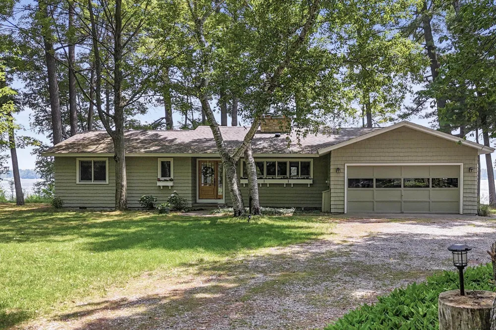 620 Lakewood Road Long Lake Township, MI 49685