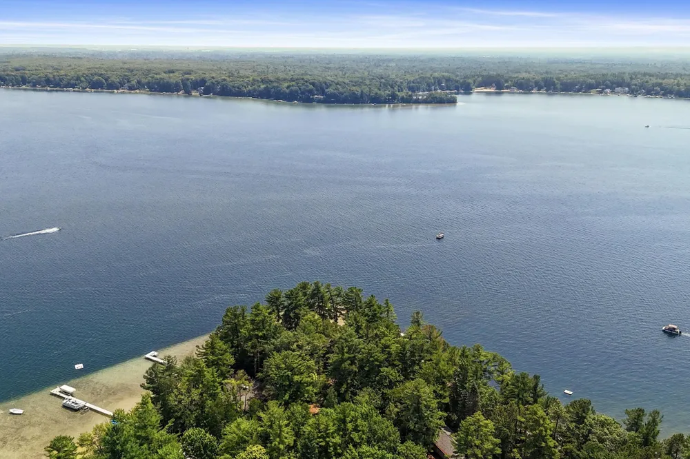 620 Lakewood Road Long Lake Township, MI 49685