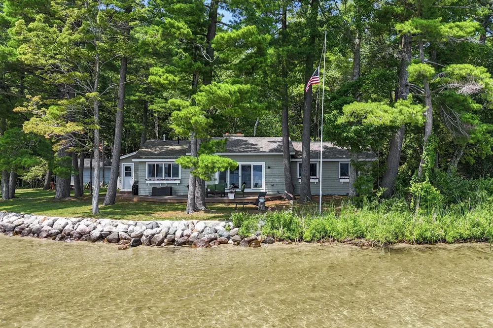 620 Lakewood Road Long Lake Township, MI 49685