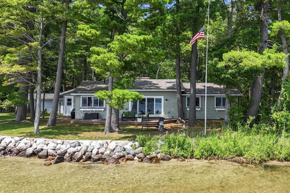620 Lakewood Road Long Lake Township, MI 49685