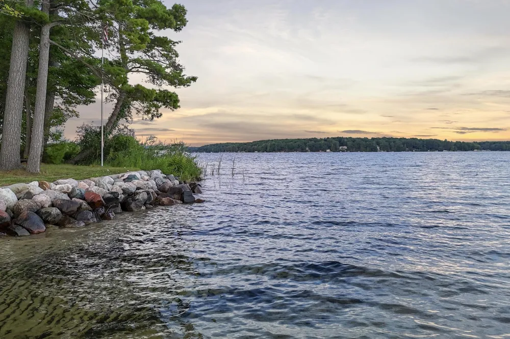 620 Lakewood Road Long Lake Township, MI 49685