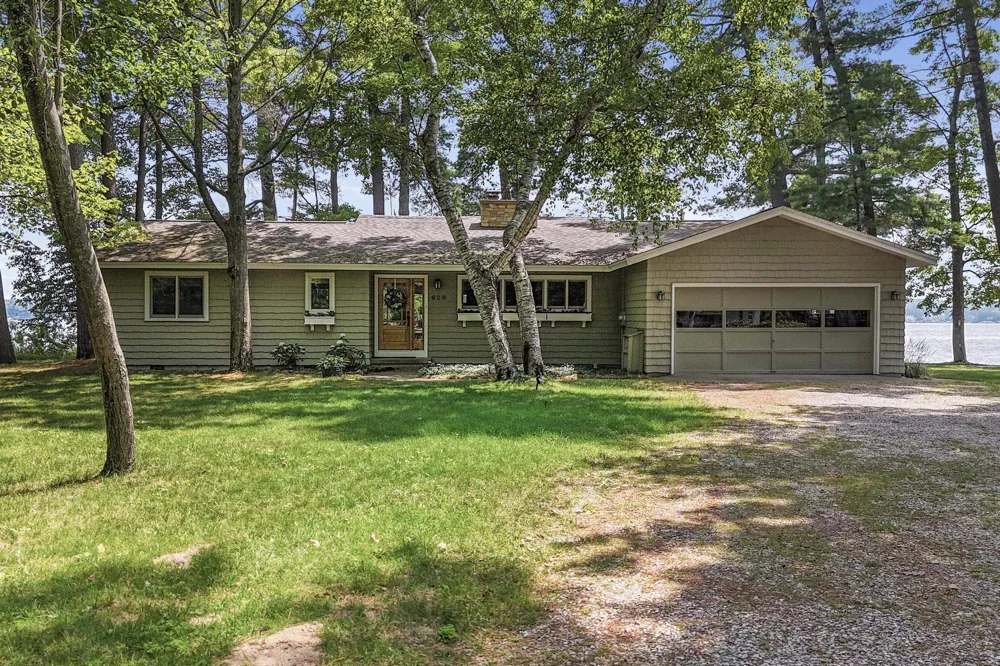 620 Lakewood Road Long Lake Township, MI 49685