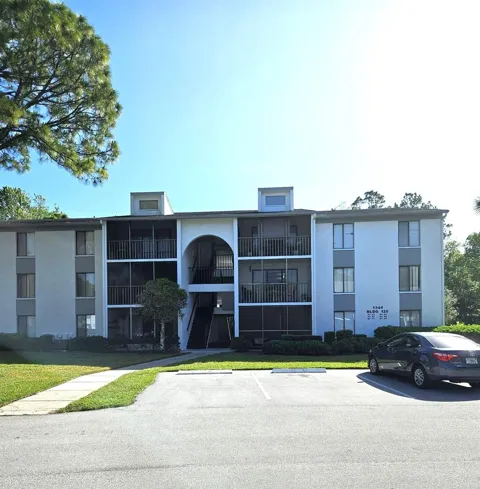 1344 PINE RIDGE CIRCLE E #E3