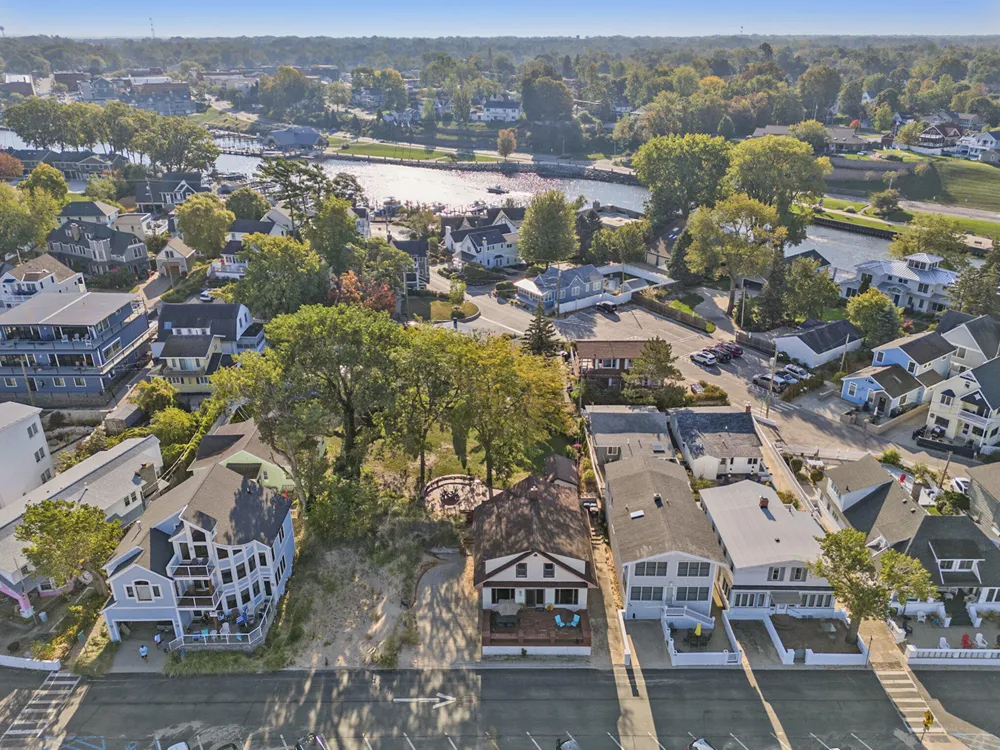30 Lakeshore Drive South Haven City, MI 49090