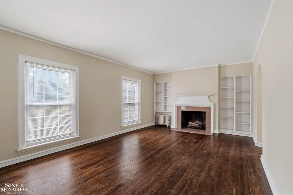 377 Rivard Boulevard Grosse Pointe City, MI 48230