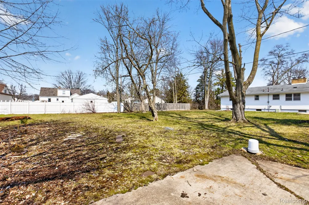 2300 S Lincoln Bay City City, MI 48708