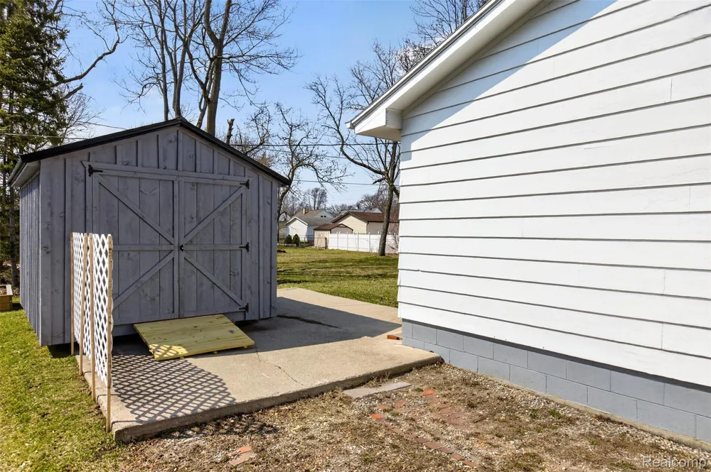 2300 S Lincoln Bay City City, MI 48708