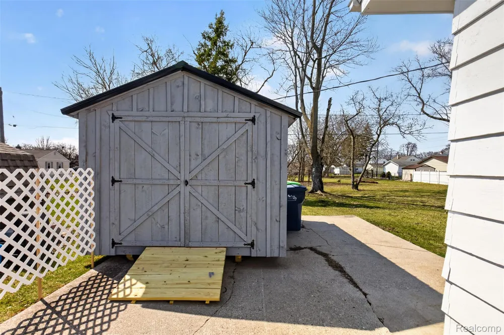 2300 S Lincoln Bay City City, MI 48708