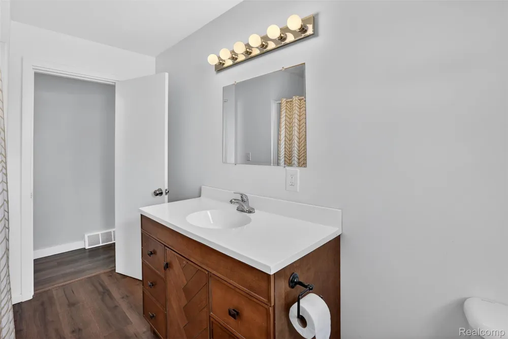 2300 S Lincoln Bay City City, MI 48708