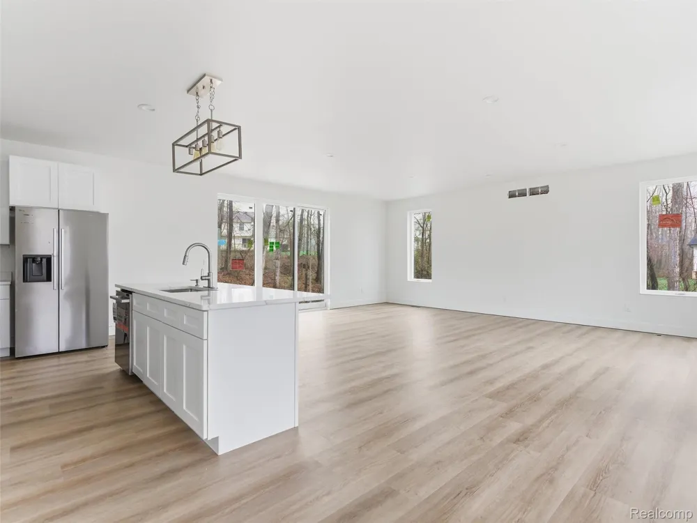 11810 Scenic Valley Springfield Charter Township, MI 48350