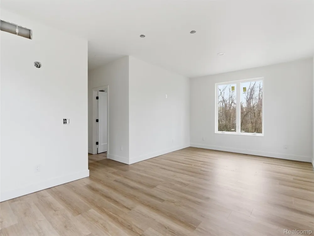 11810 Scenic Valley Springfield Charter Township, MI 48350