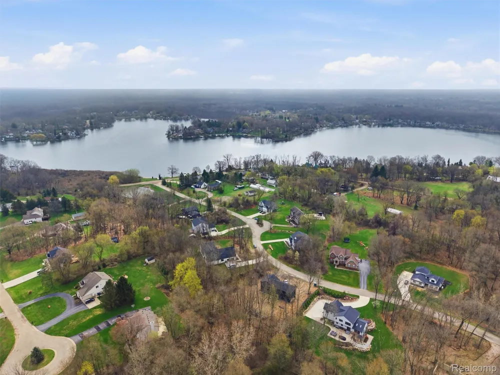 11810 Scenic Valley Springfield Charter Township, MI 48350