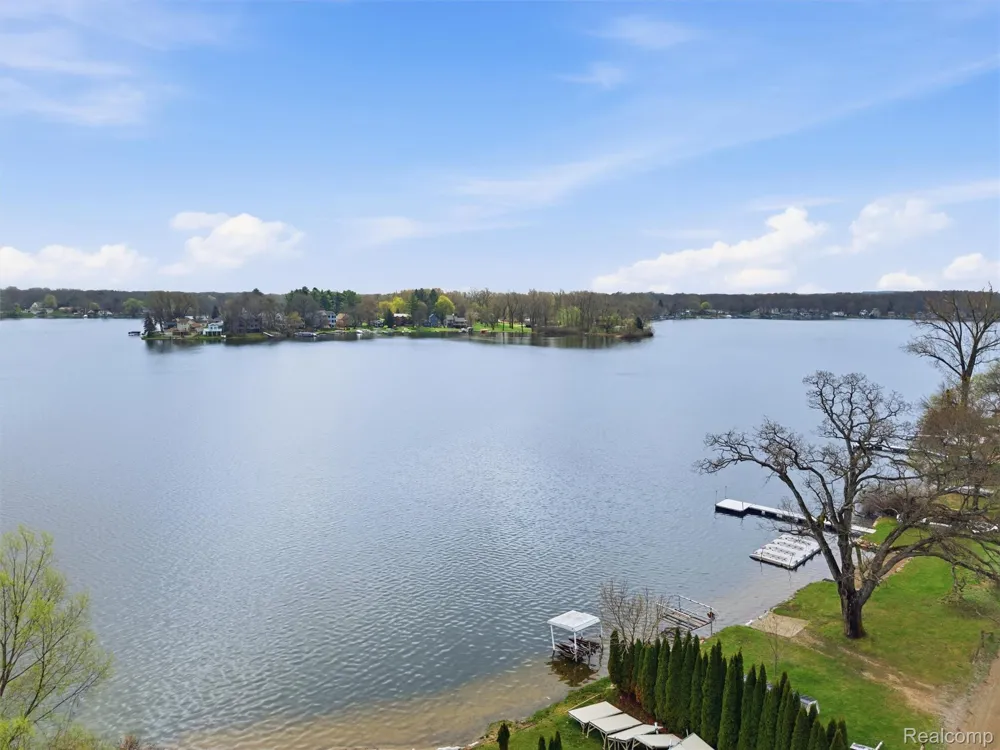 11810 Scenic Valley Springfield Charter Township, MI 48350