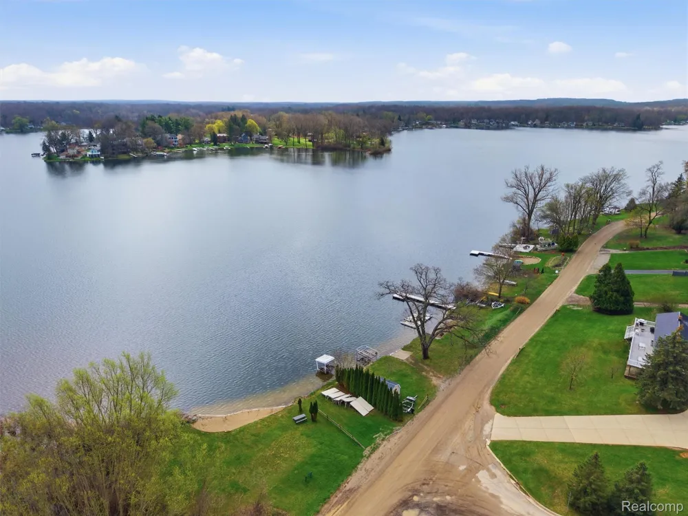 11810 Scenic Valley Springfield Charter Township, MI 48350