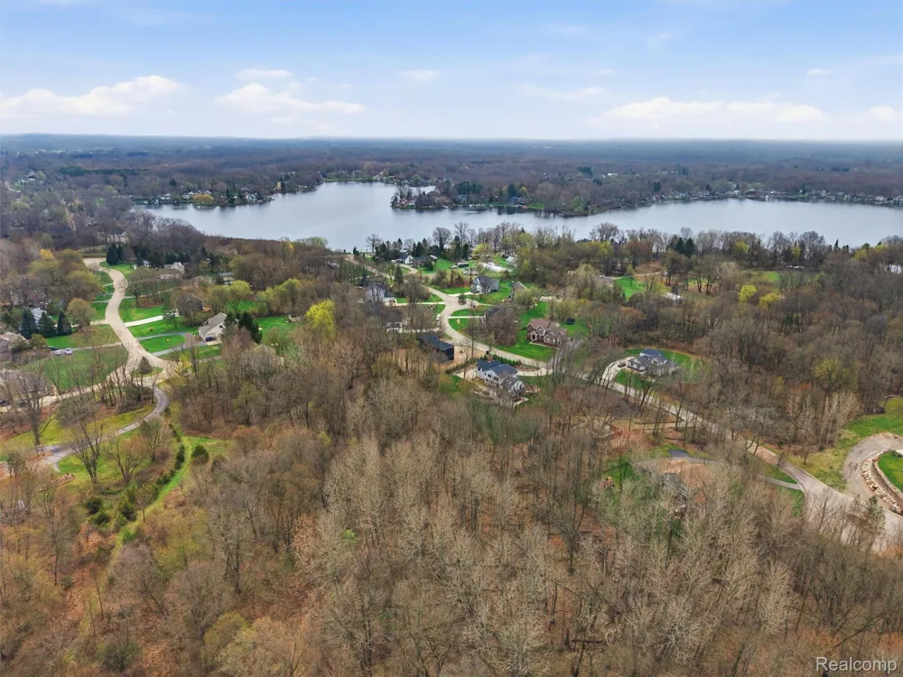 11810 Scenic Valley Springfield Charter Township, MI 48350