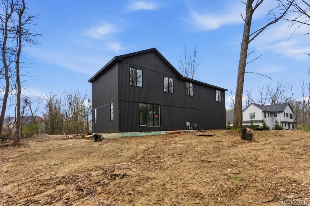 11810 Scenic Valley Springfield Charter Township, MI 48350