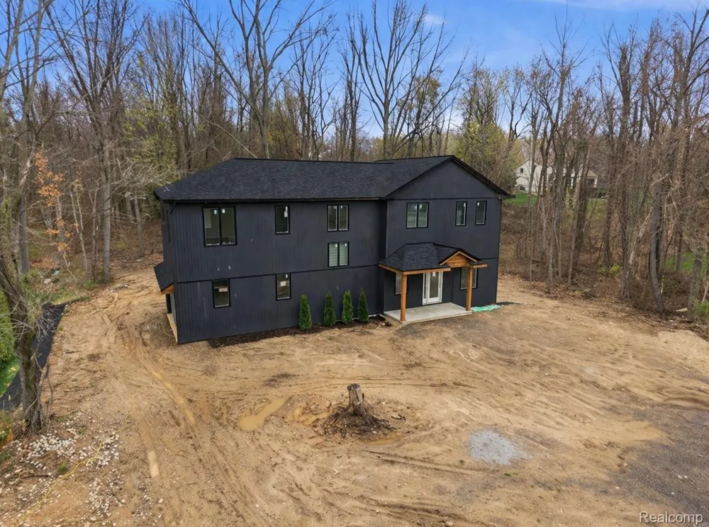 11810 Scenic Valley Springfield Charter Township, MI 48350
