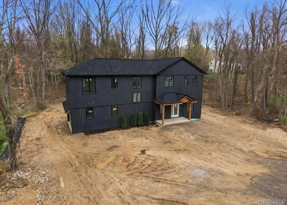 11810 Scenic Valley Springfield Charter Township, MI 48350