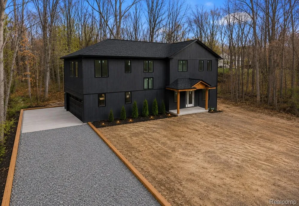 11810 Scenic Valley Springfield Charter Township, MI 48350