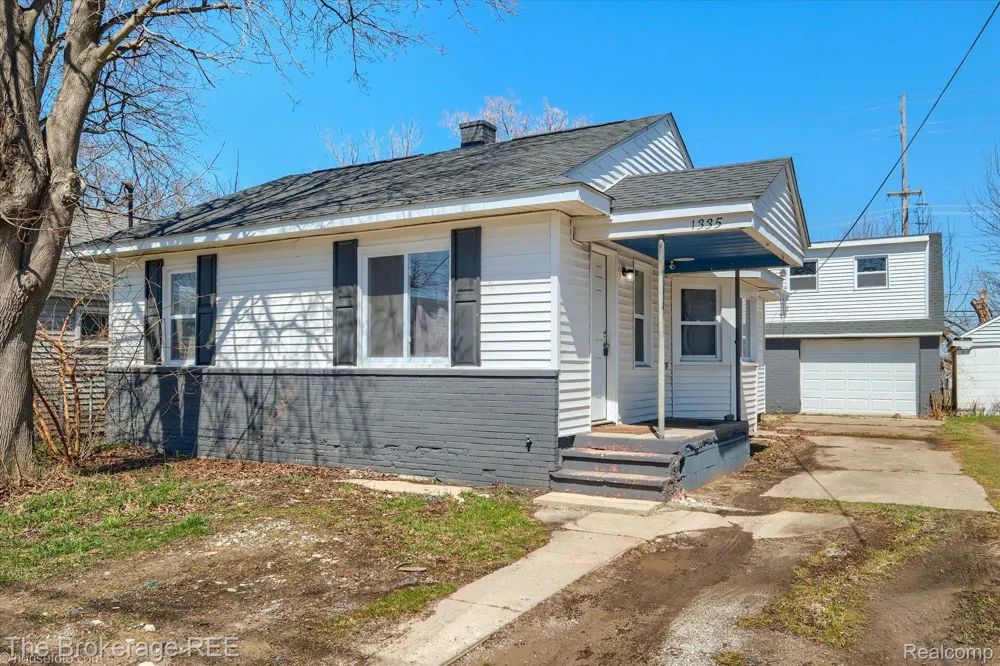 1335 Allen Street Burton City, MI 48529