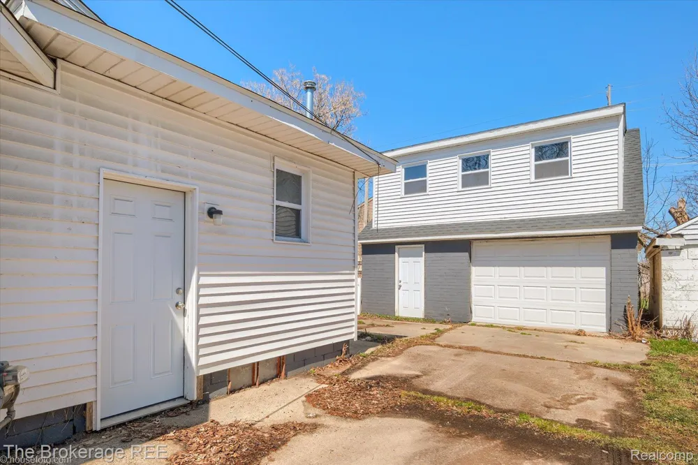 1335 Allen Street Burton City, MI 48529