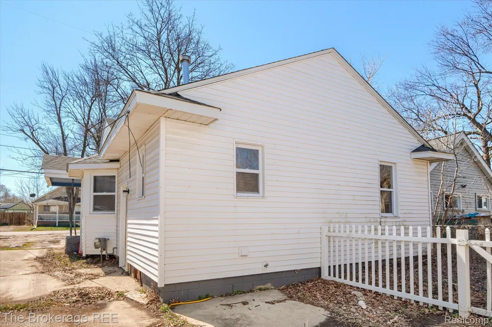 1335 Allen Street Burton City, MI 48529