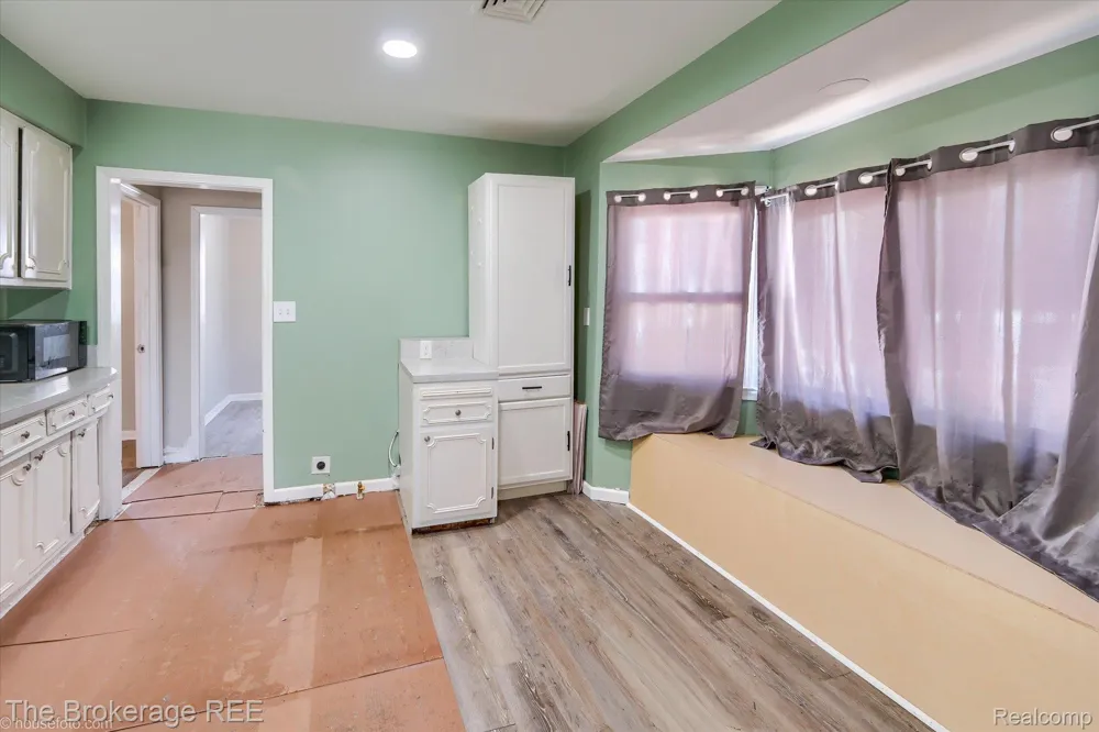 1335 Allen Street Burton City, MI 48529