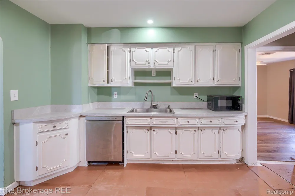1335 Allen Street Burton City, MI 48529