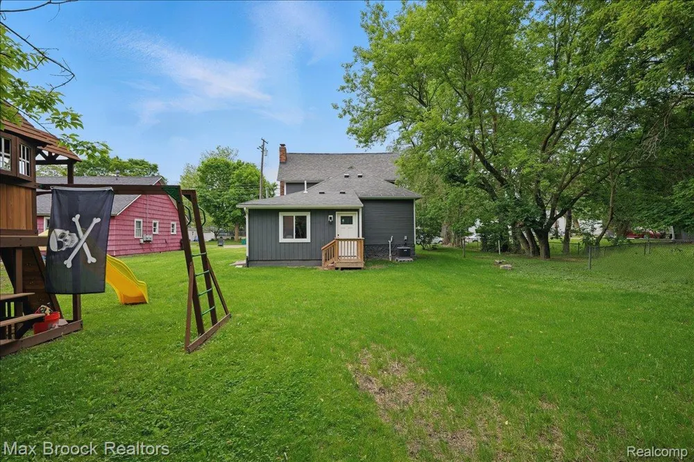 515 Clinton Street Howell City, MI 48843