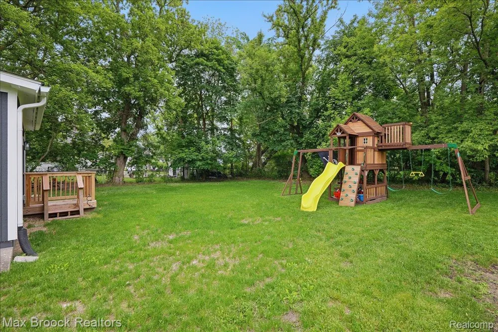 515 Clinton Street Howell City, MI 48843