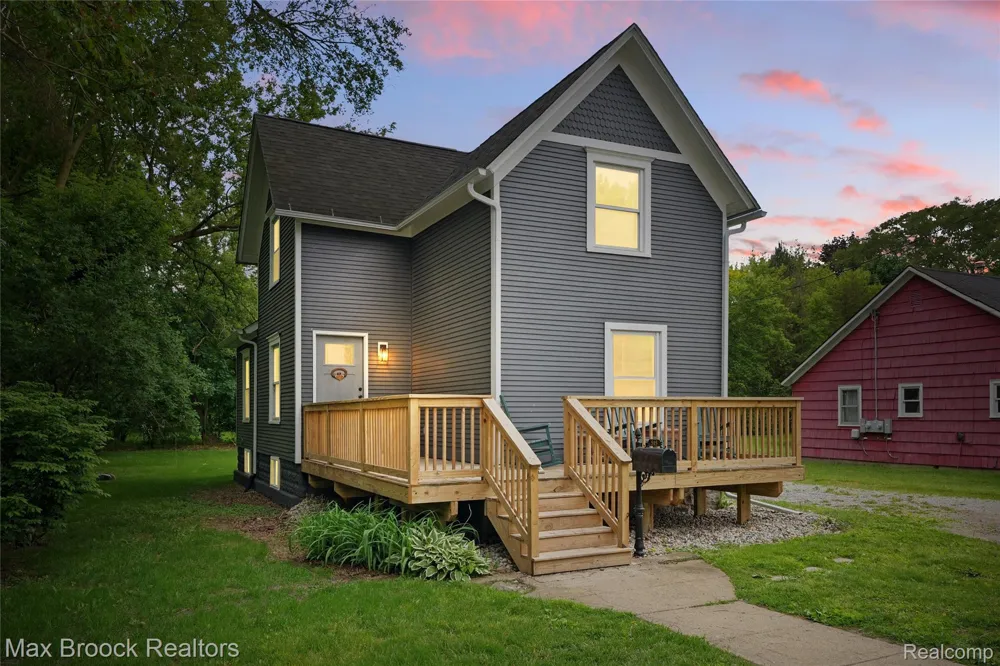 515 Clinton Street Howell City, MI 48843