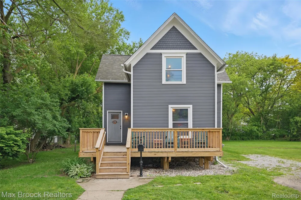 515 Clinton Street Howell City, MI 48843