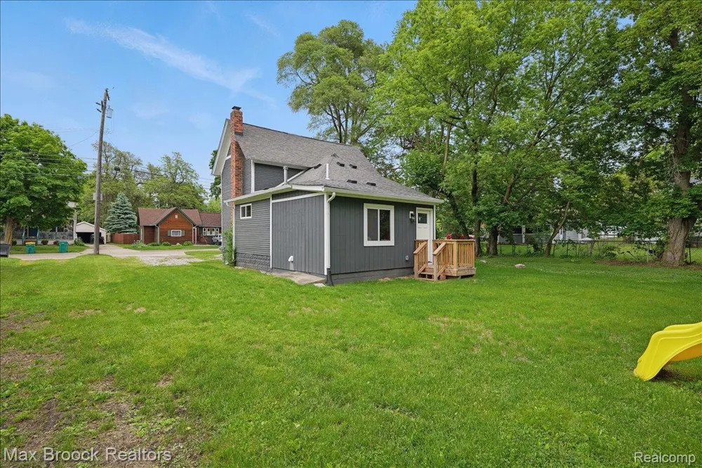515 Clinton Street Howell City, MI 48843