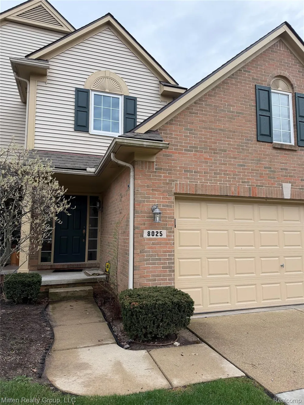 8025 Springdale Drive White Lake Charter Township, MI 48386