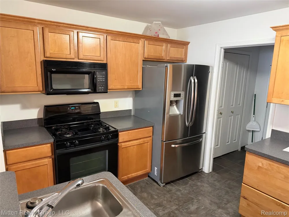 8025 Springdale Drive White Lake Charter Township, MI 48386