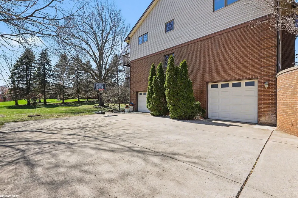 61313 Miriam Drive Washington Township, MI 48094