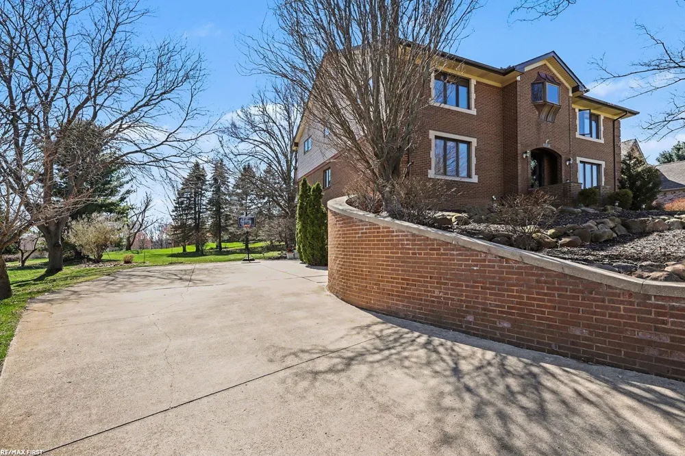61313 Miriam Drive Washington Township, MI 48094