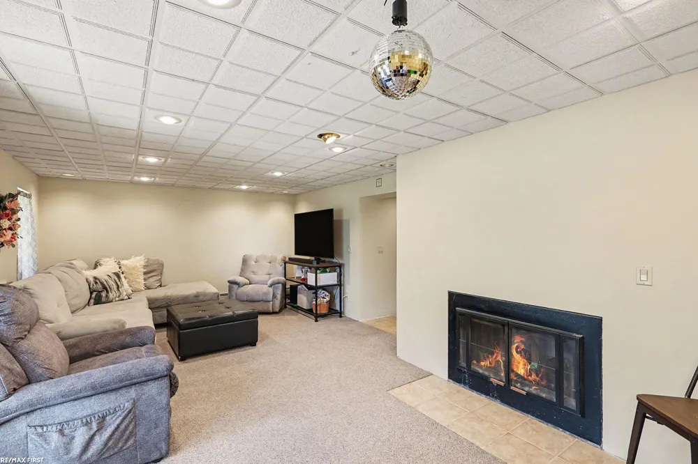 61313 Miriam Drive Washington Township, MI 48094