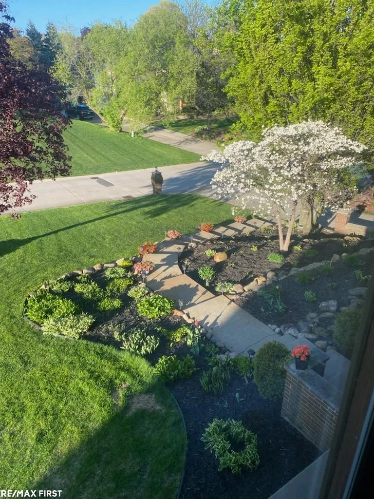 61313 Miriam Drive Washington Township, MI 48094