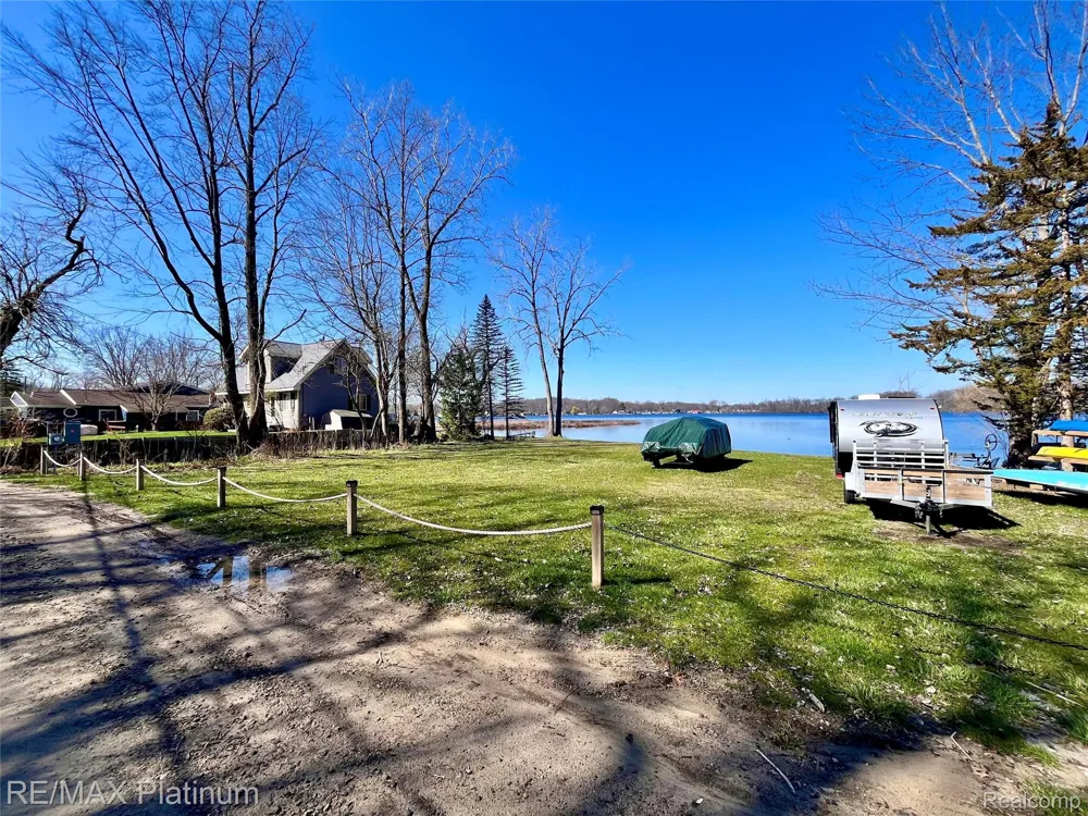 11280 Patterson Lake Dr Drive Putnam Township, MI 48169