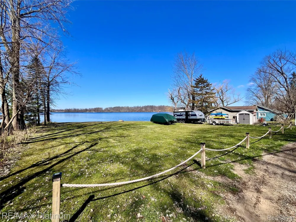 11280 Patterson Lake Dr Drive Putnam Township, MI 48169